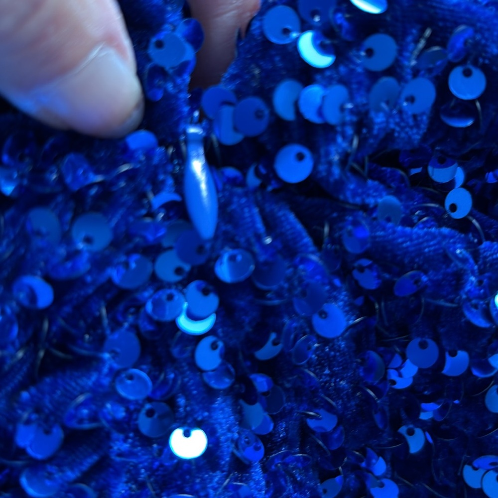 Beautiful blue sequined dress. - Picture 9 of 12